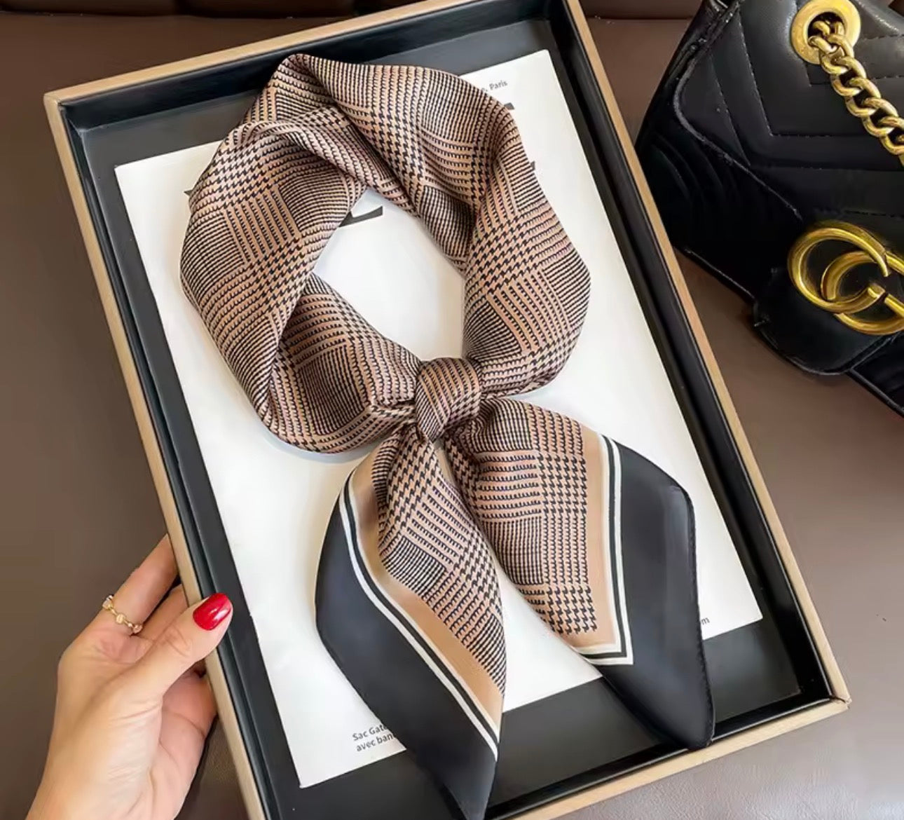 Timeless Chic 68 cm