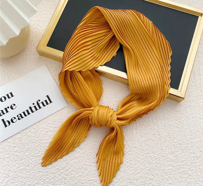 Solid color pleated scarf