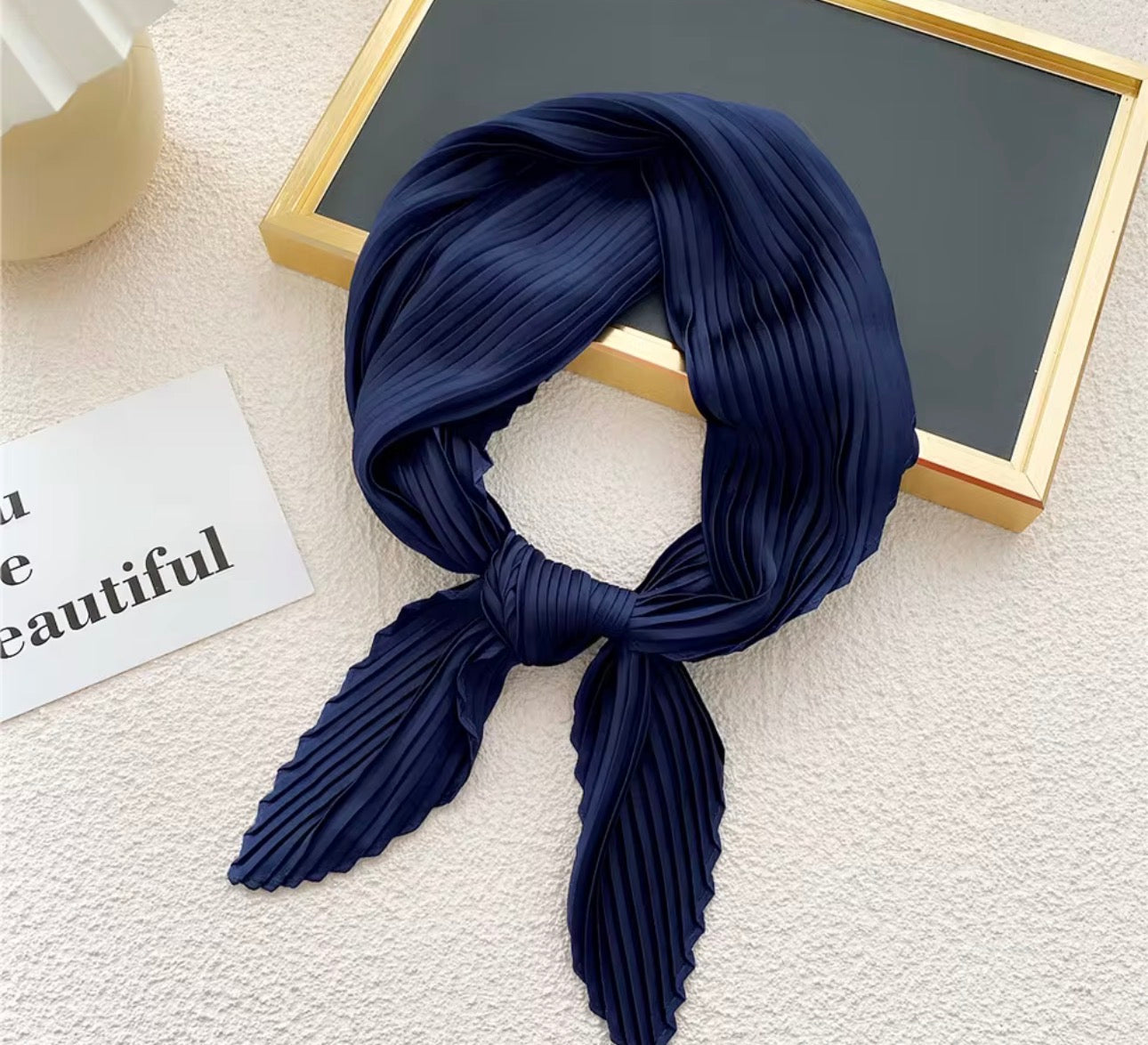 Solid color pleated scarf