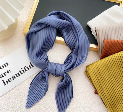 Solid color pleated scarf