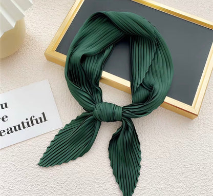 Solid color pleated scarf