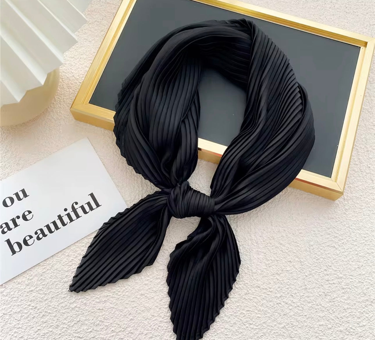 Solid color pleated scarf