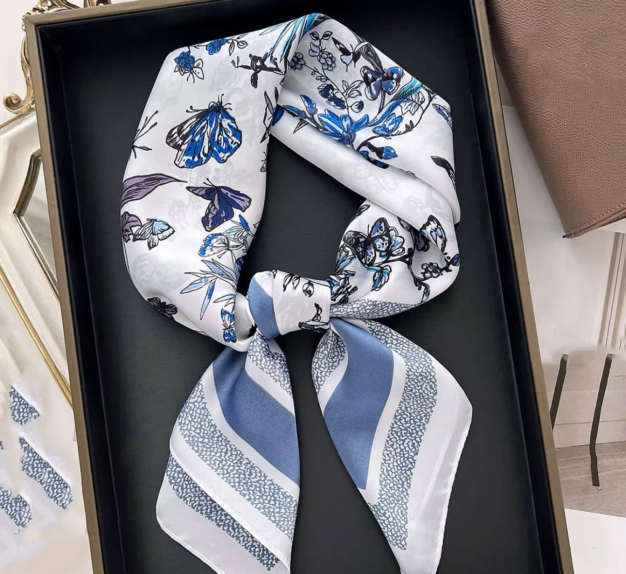 Stylish Scarf 68 cm