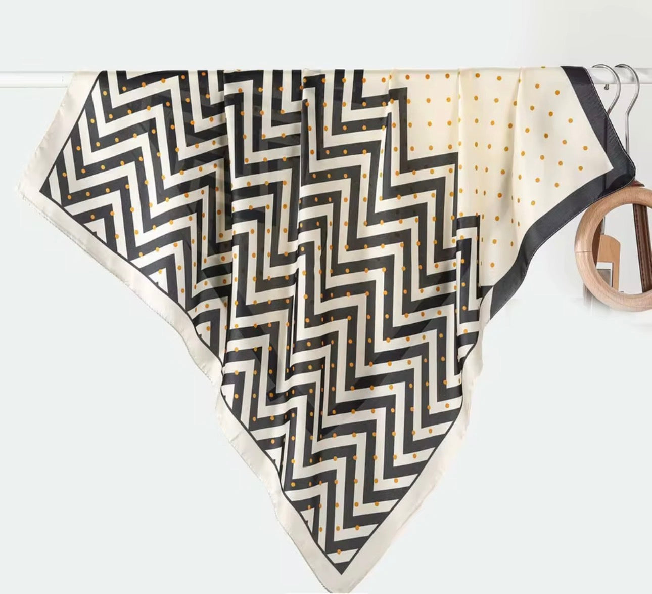 Stylish Scarf 68 cm