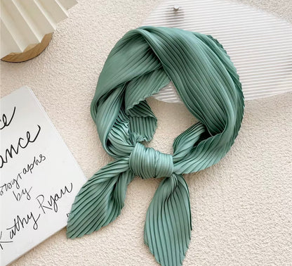 Solid color pleated scarf